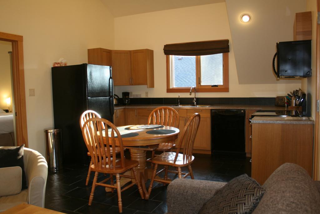 Canyon Ridge Lodge Golden Room photo